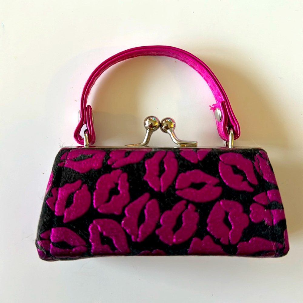 Mini Lip Coin Purse